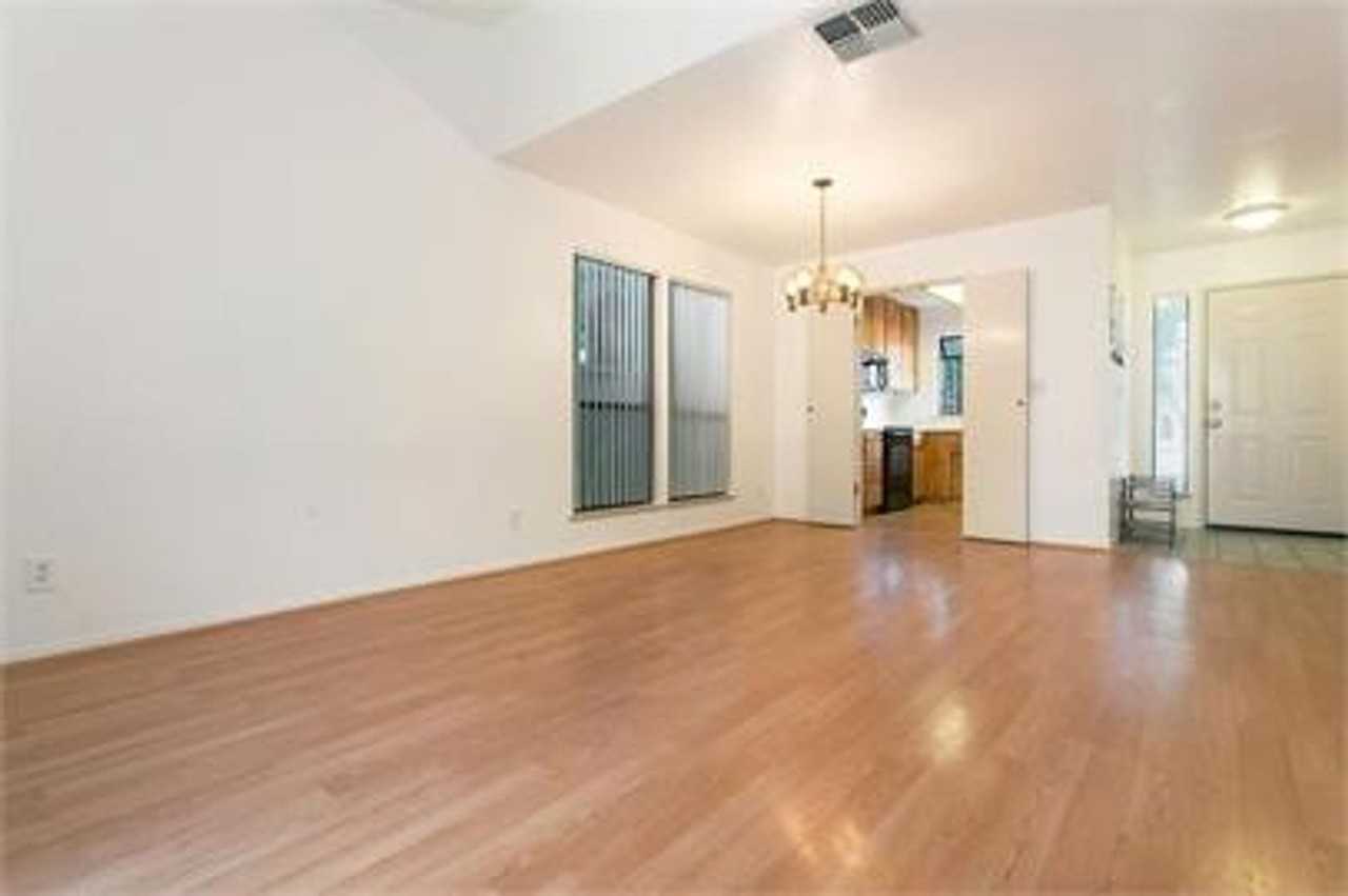 3141 Newport Ter - Photo 3 of 17