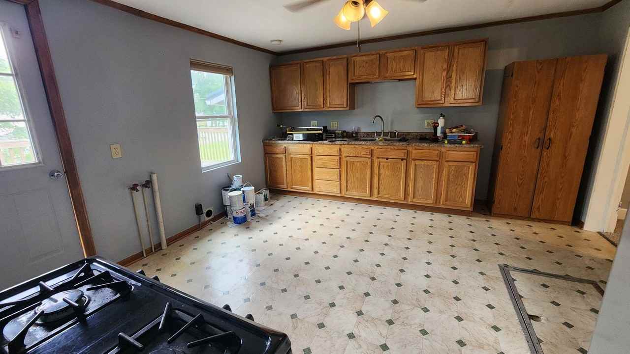 308 E State St - Photo 2 of 14