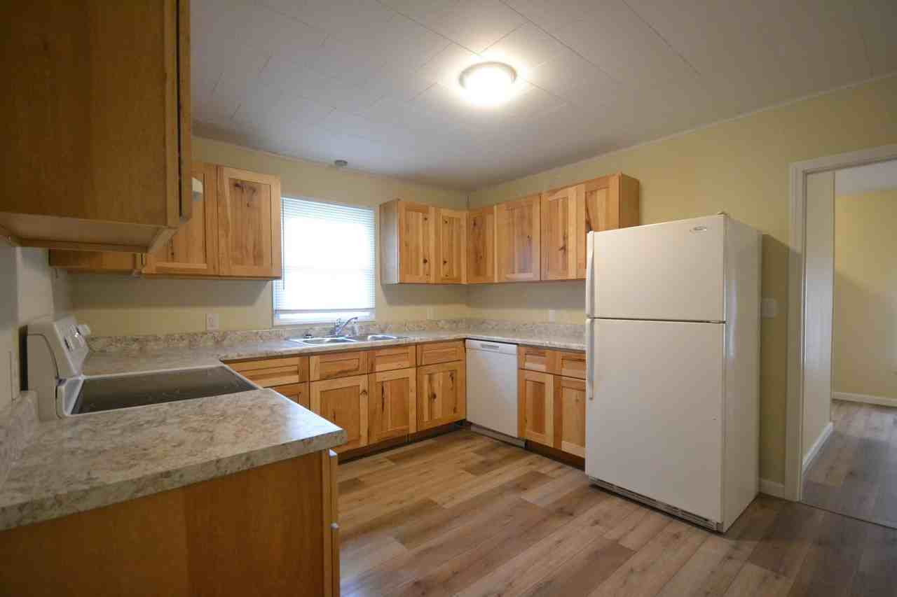 1538 W Commercial St - Photo 2 of 25