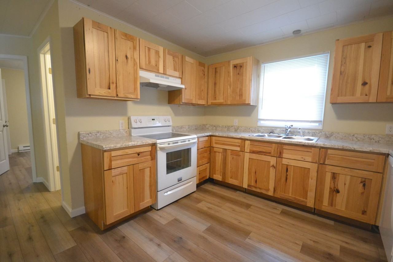 1538 W Commercial St - Photo 3 of 25