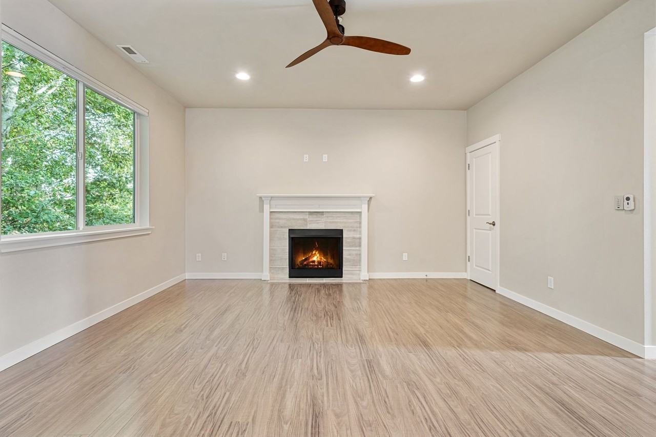 759 Freedom Court Southeast - Photo 6 of 44