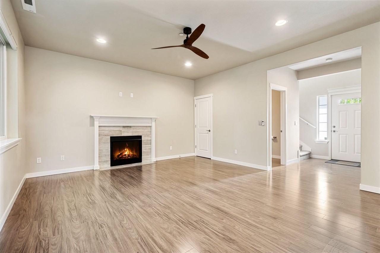 759 Freedom Court Southeast - Photo 7 of 44