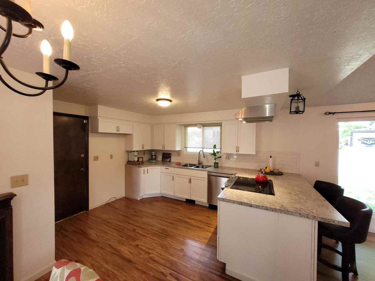 8920 W Bradbury Dr - Photo 7 of 19