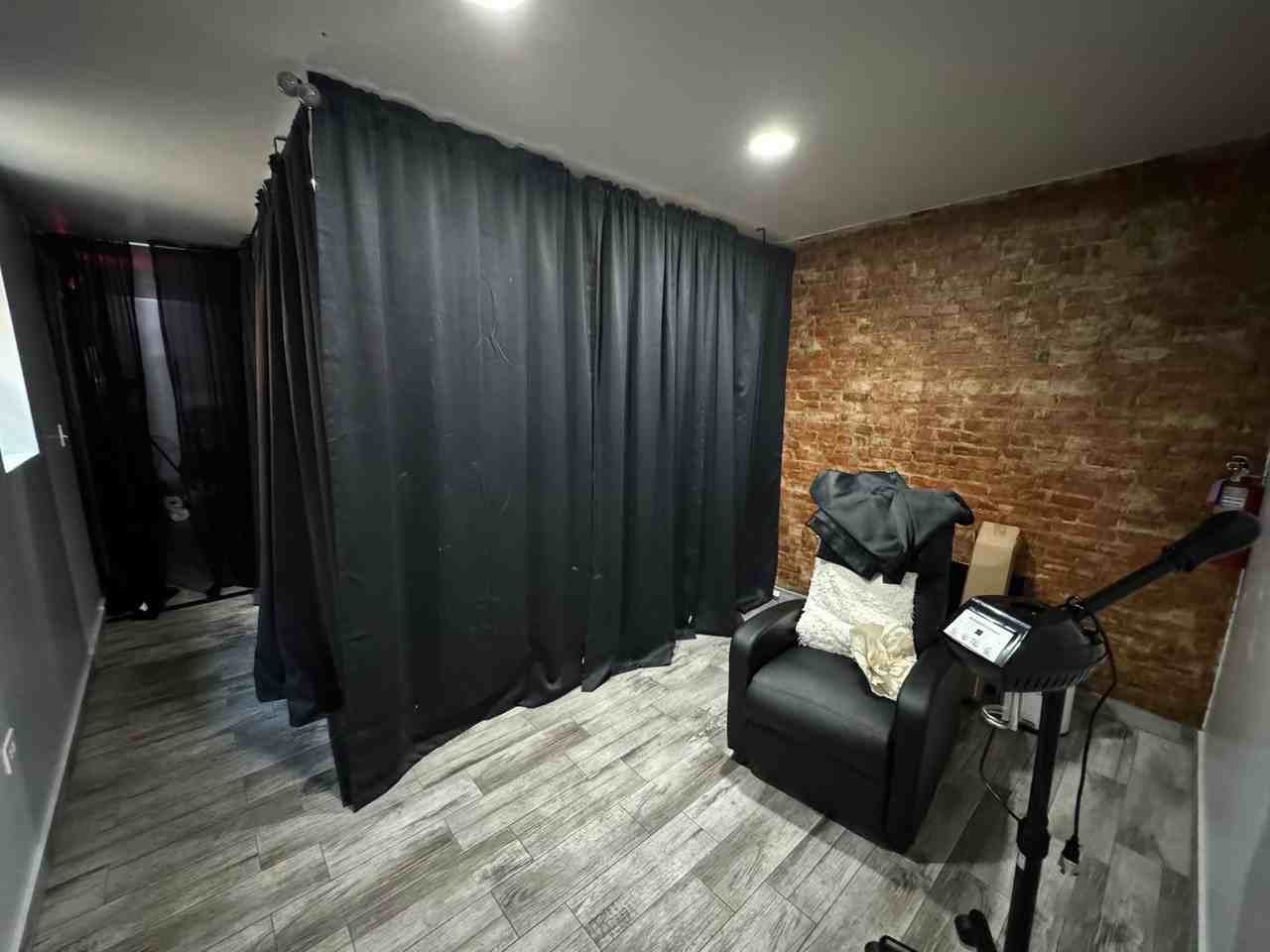 513 W Girard Ave - Photo 2 of 4