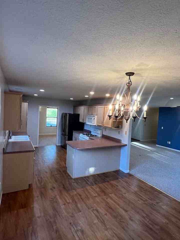1700 Mccutchen Rd - Photo 6 of 27
