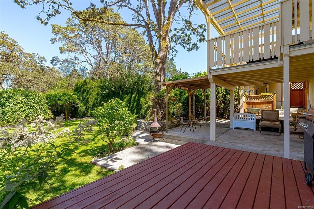 960 Falmouth Road - Photo 2 of 9