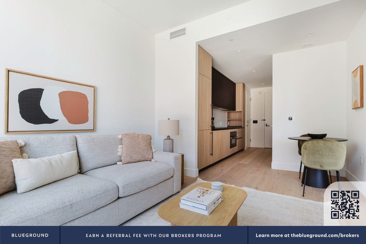 312 West 43rd Street - Photo 5 of 61