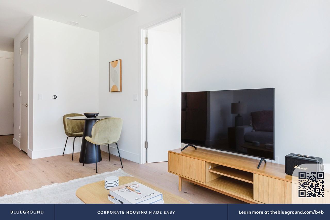 312 West 43rd Street - Photo 6 of 61