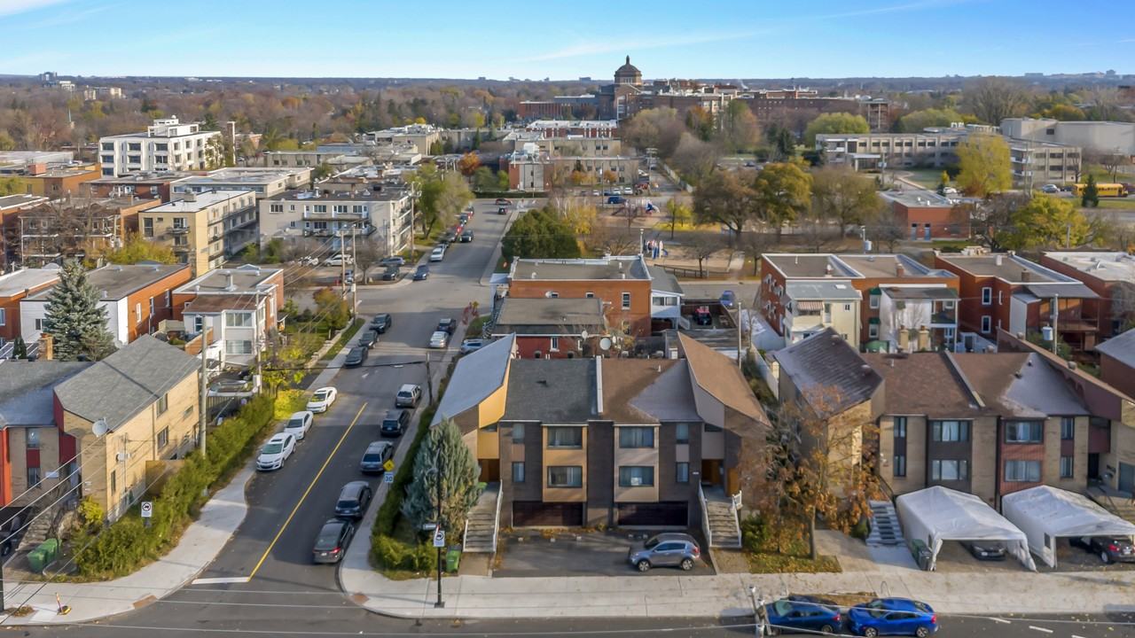 12197 Rue Lachapelle - Photo 2 of 12