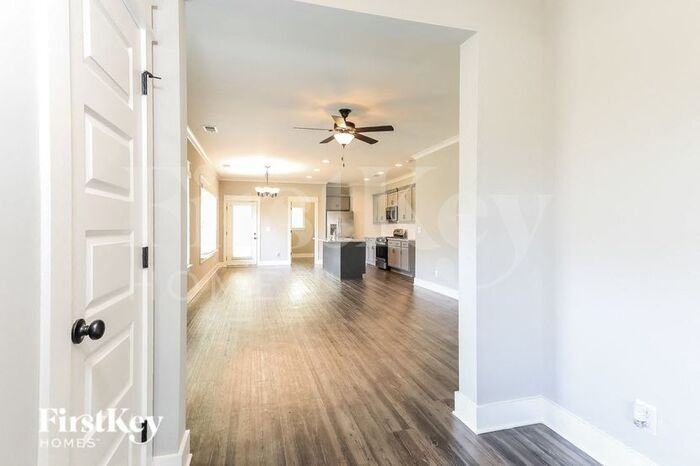 1466 Woodridge Pl - Photo 2 of 15