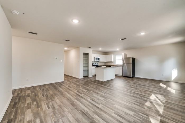 1518 23rd St - Photo 3 of 19