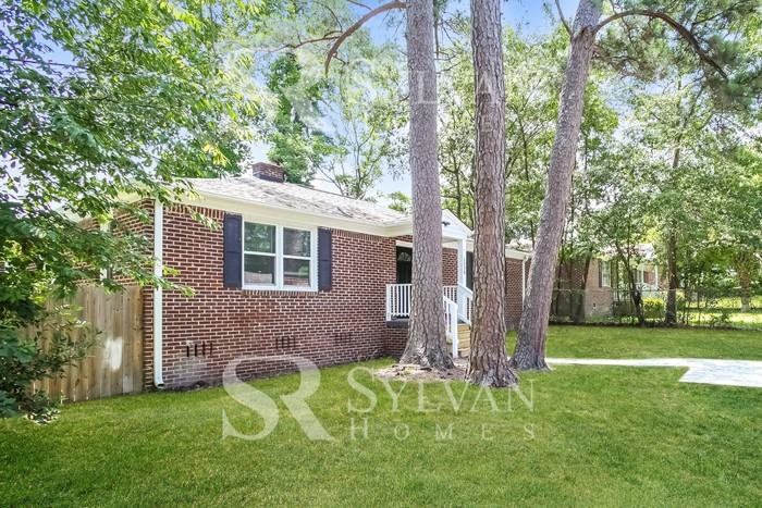 3008 English Ave - Photo 3 of 16