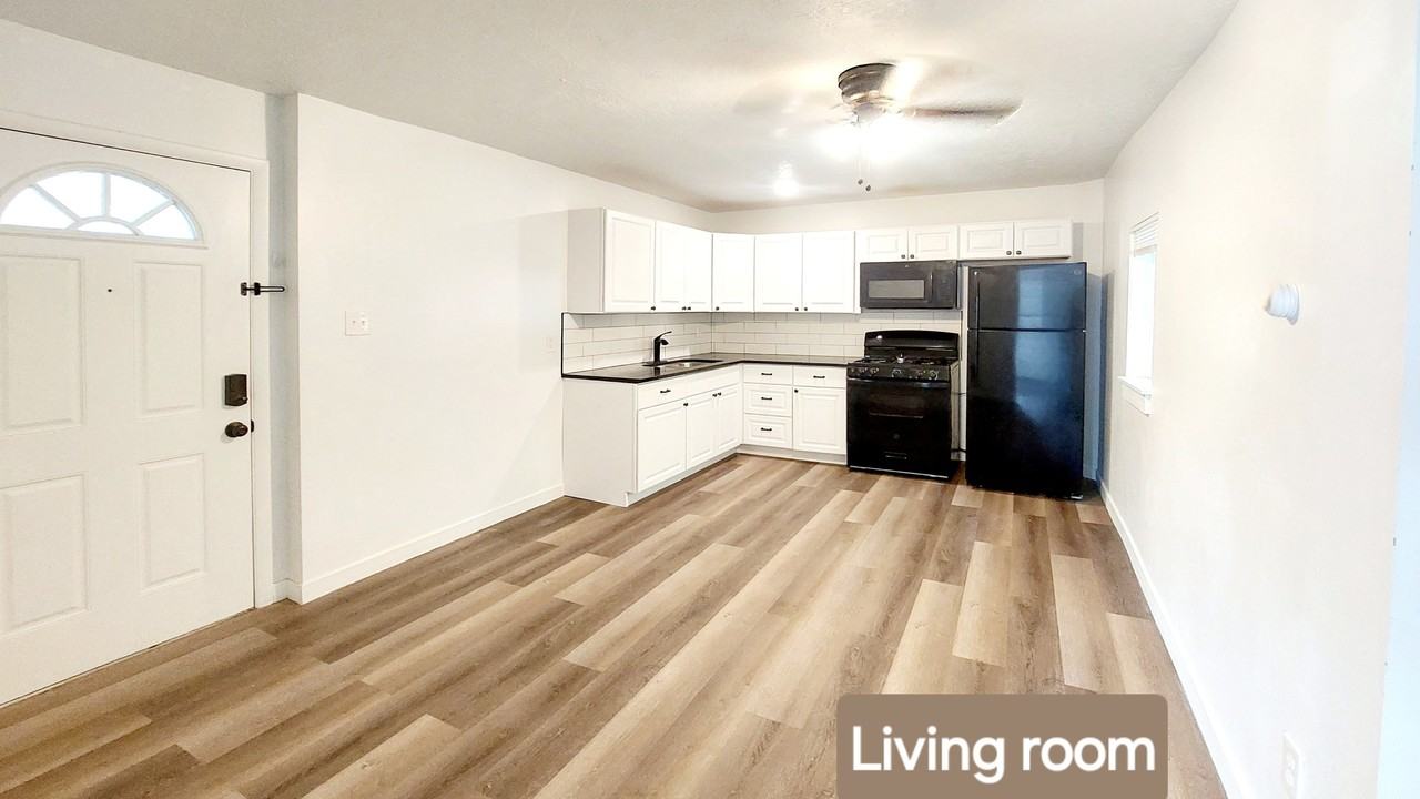 715 E Parker Ln #4 - Photo 2 of 13