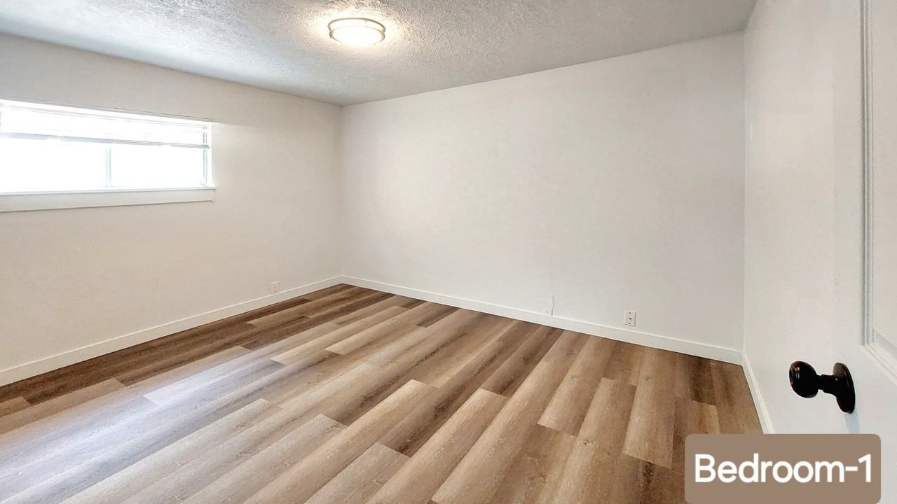 715 E Parker Ln #4 - Photo 5 of 13