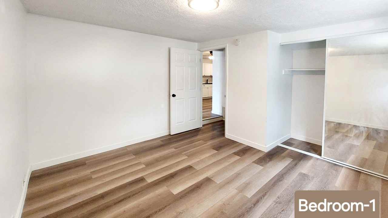 715 E Parker Ln #4 - Photo 6 of 13