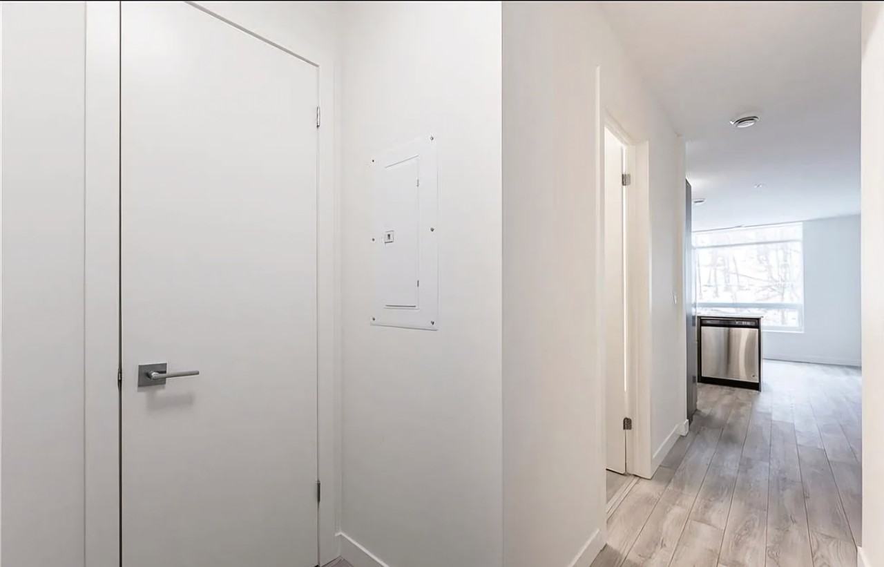 467 Charlton Avenue East #402 - Photo 3 of 12