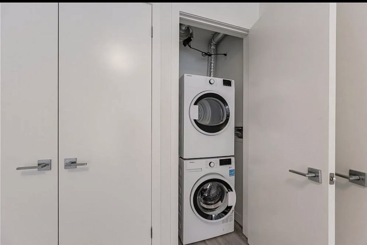 467 Charlton Avenue East #402 - Photo 5 of 12