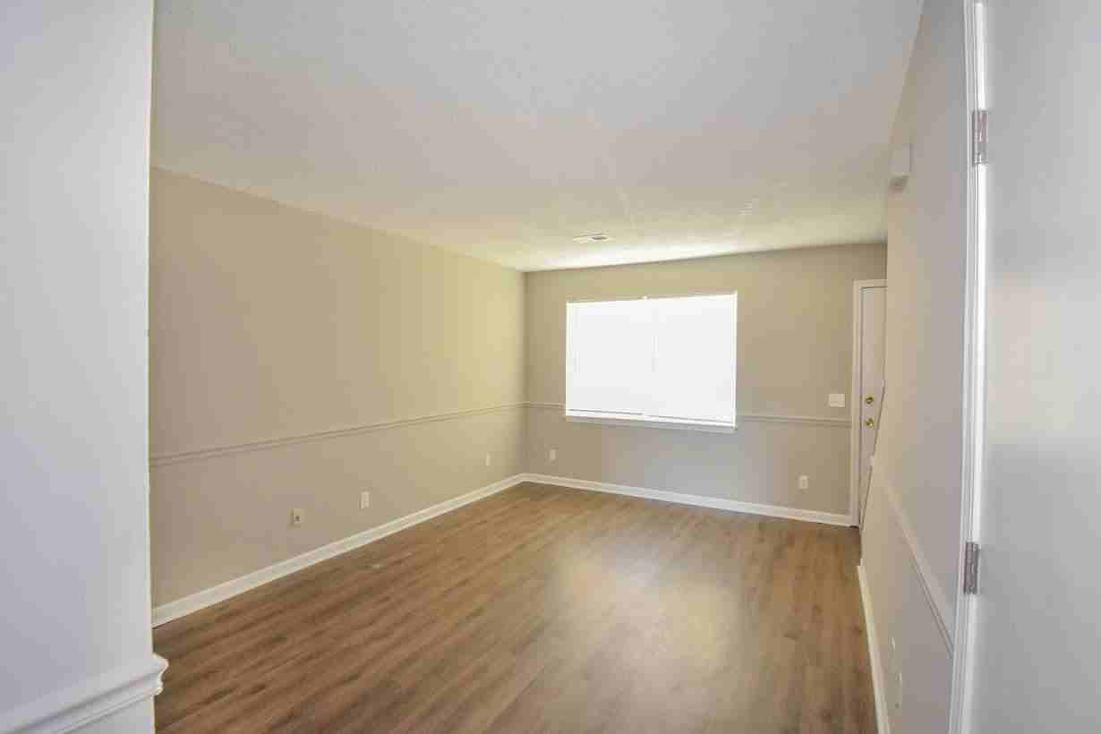 4651 Ladson Road - Photo 6 of 10