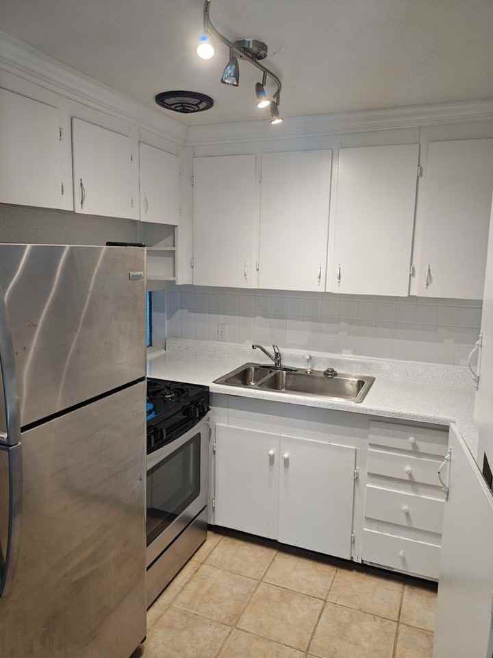 Dream Montrose - Photo 2 of 13