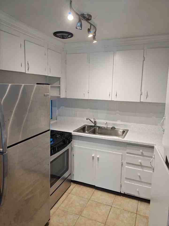 Dream Montrose - Photo 7 of 13