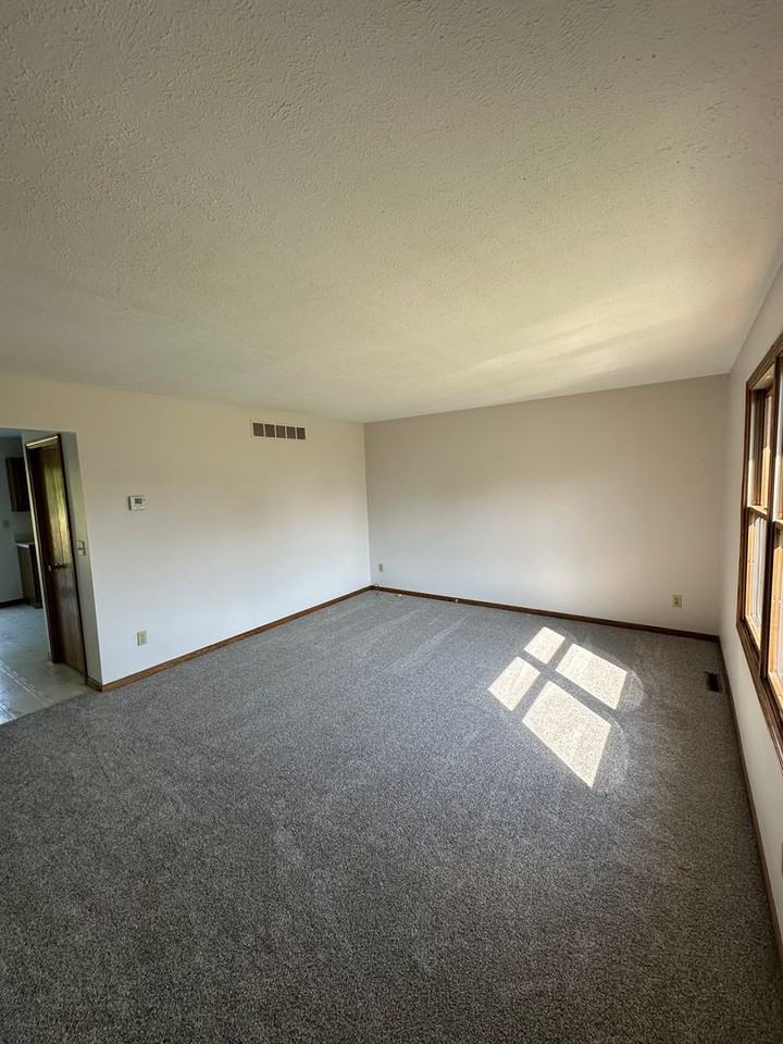 2573-2575 Mark Street - Photo 2 of 8