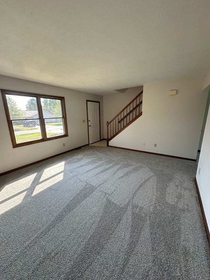 2573-2575 Mark Street - Photo 3 of 8