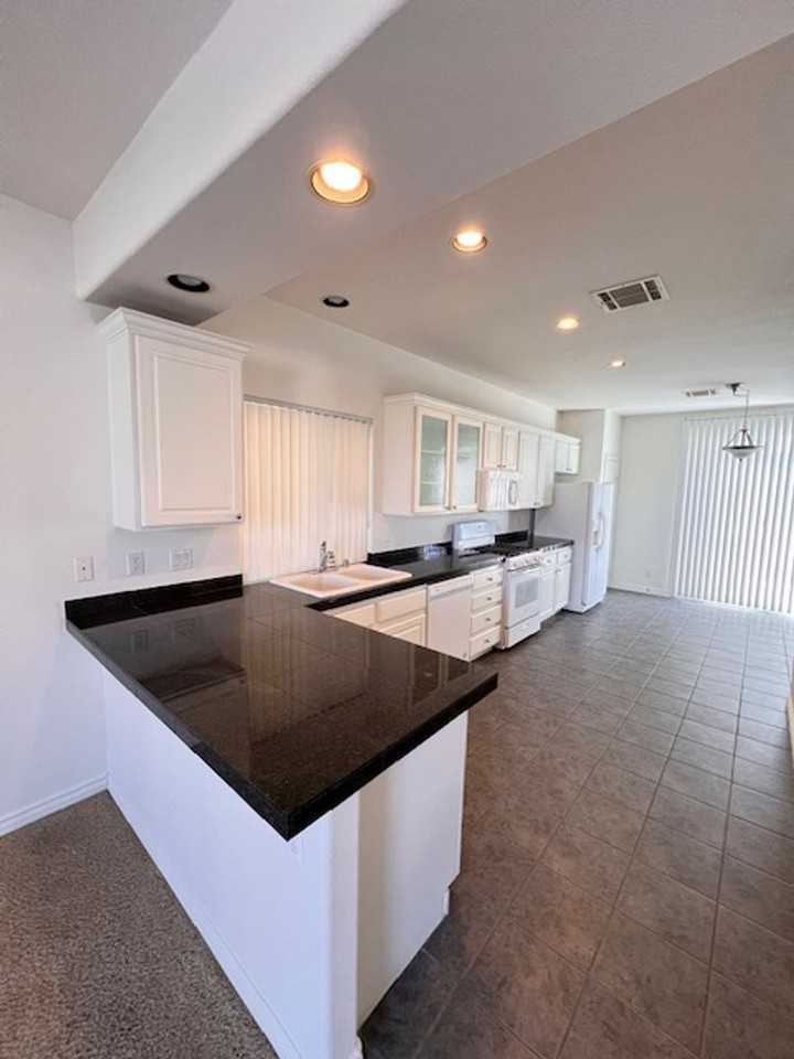 1513 Homeward Cloud Ave - Photo 3 of 8