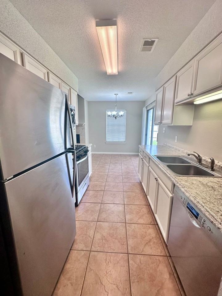 197 Lola Cir - Photo 4 of 13