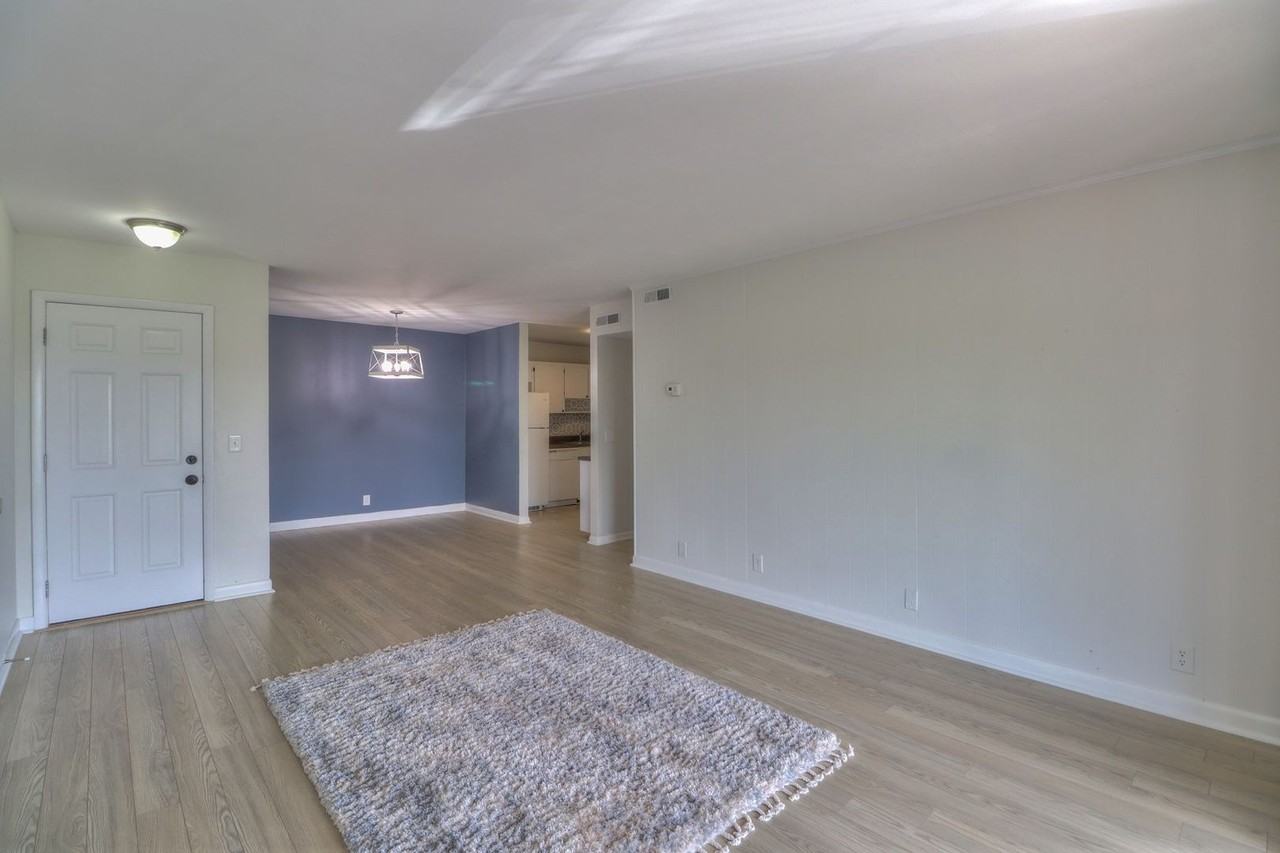 555 N Dupont Ave - Photo 3 of 15