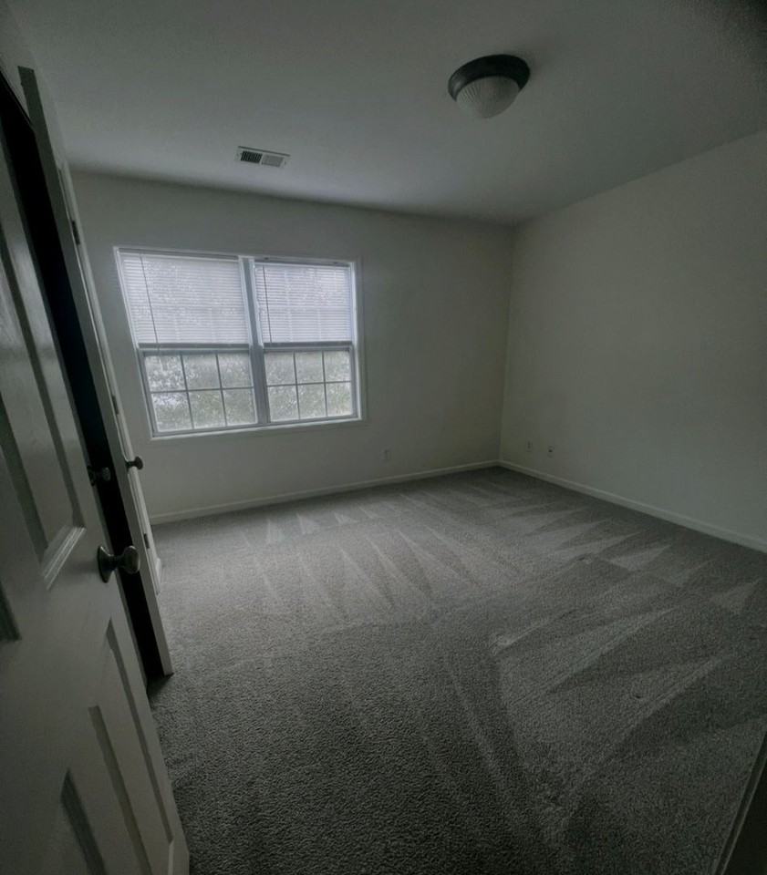 1507 Hamilton Hills Dr - Photo 4 of 8