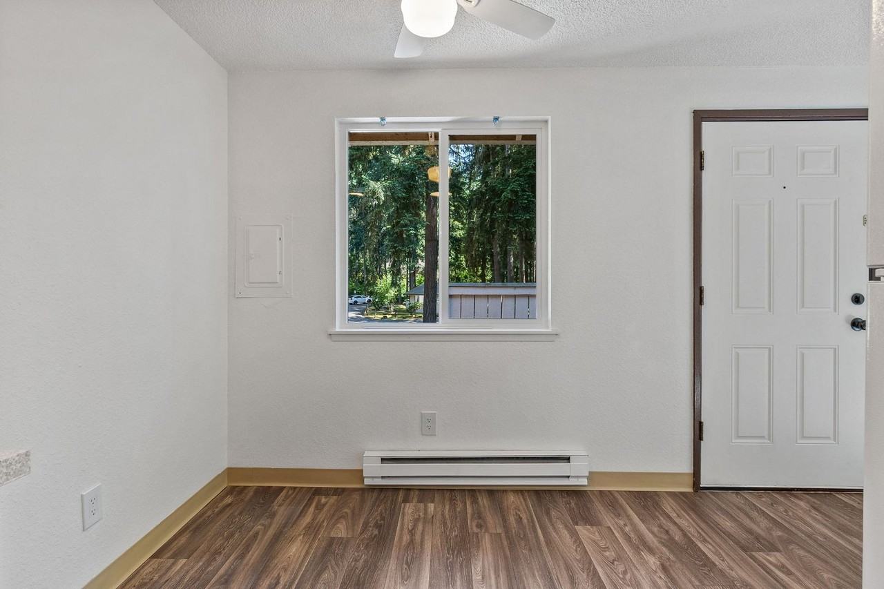 Timberlakes Apts - Photo 3 of 7