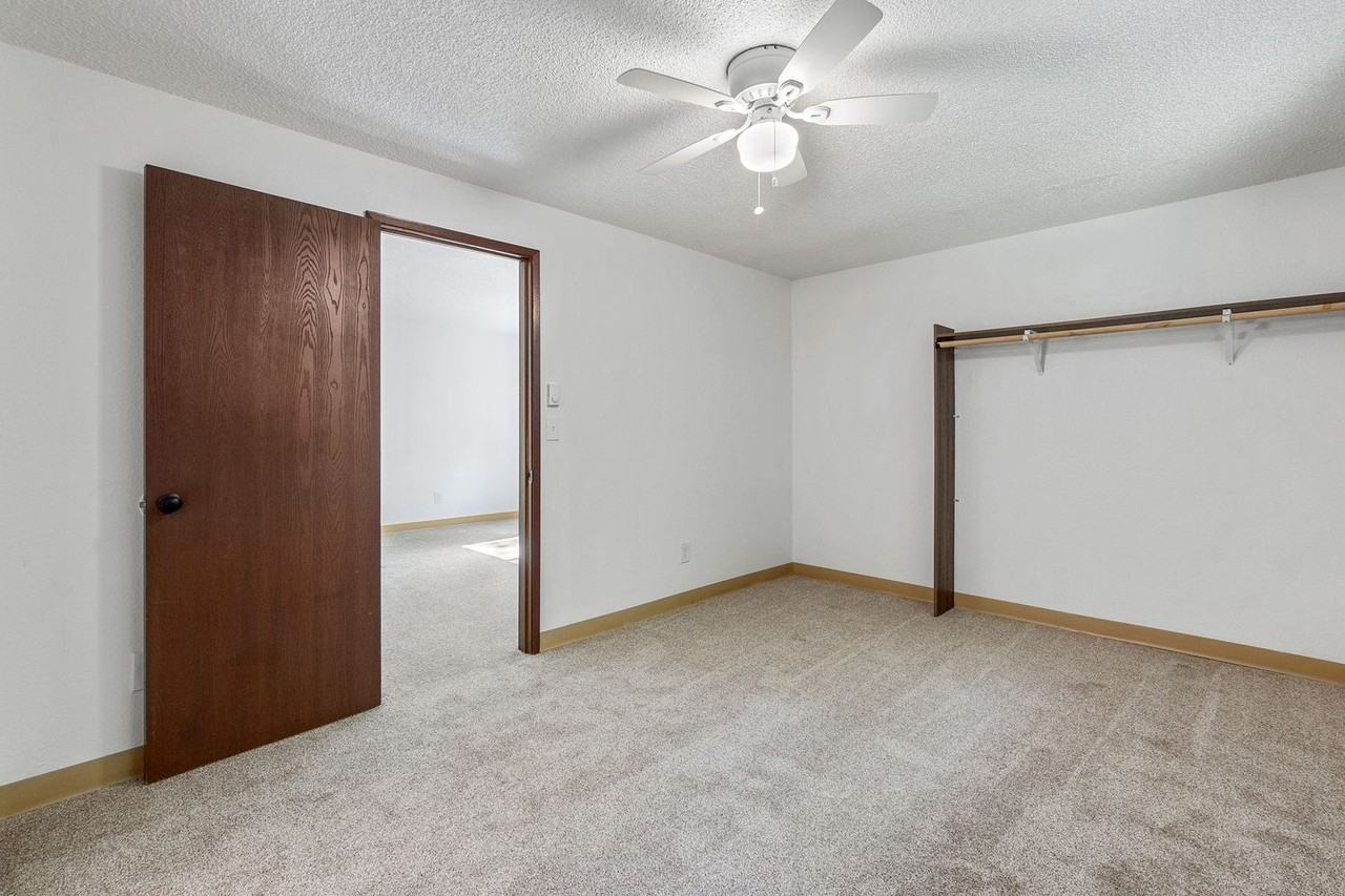 Timberlakes Apts - Photo 4 of 7