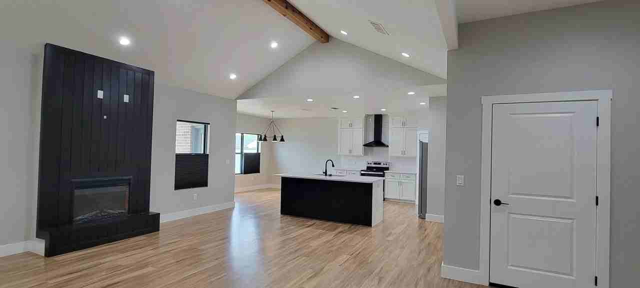 209 Abbey Rd - Photo 5 of 40