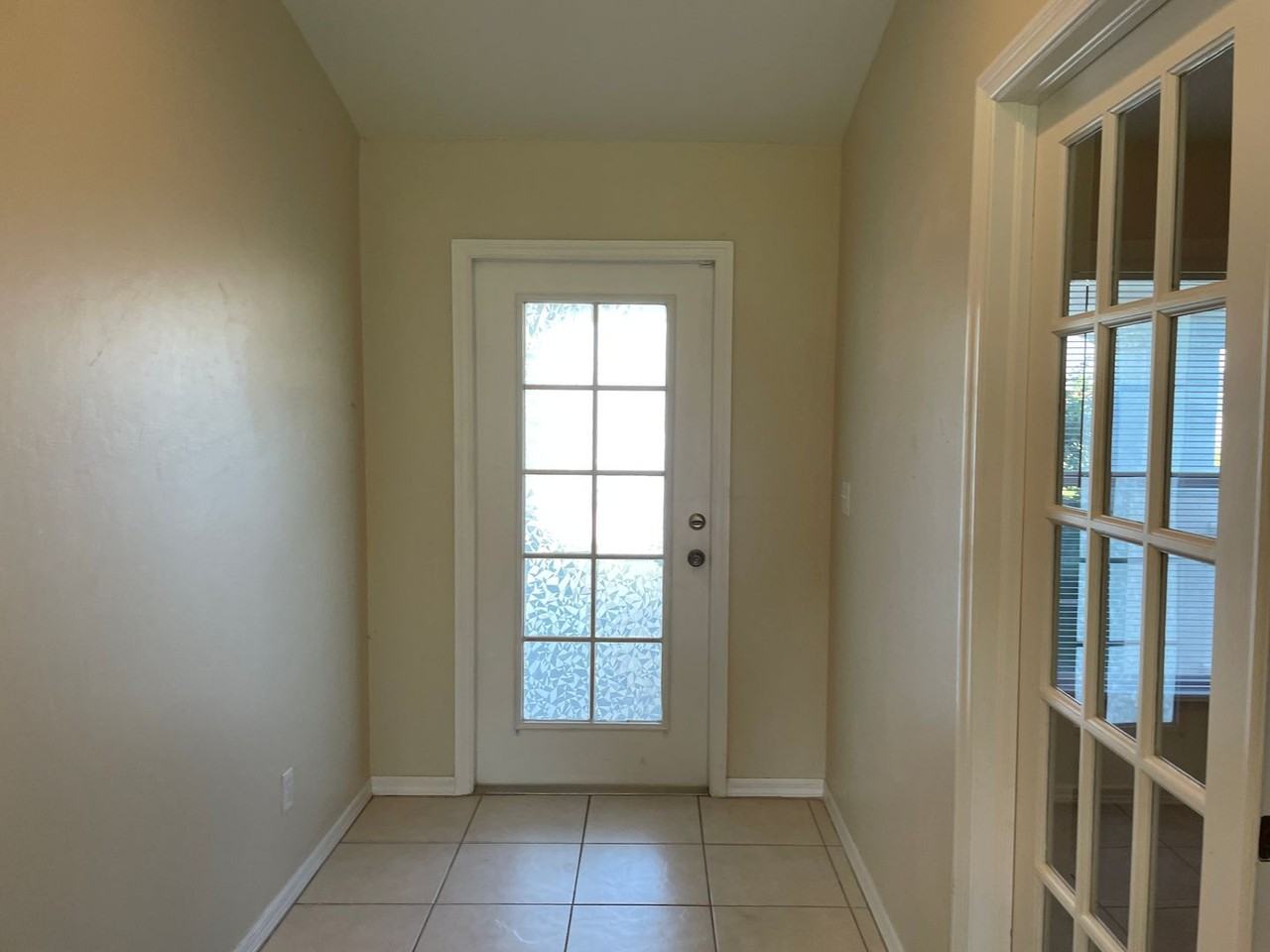 2817 Nw 18th Pl - Photo 3 of 32