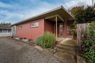 2713 Woburn St - Photo 1 of 1