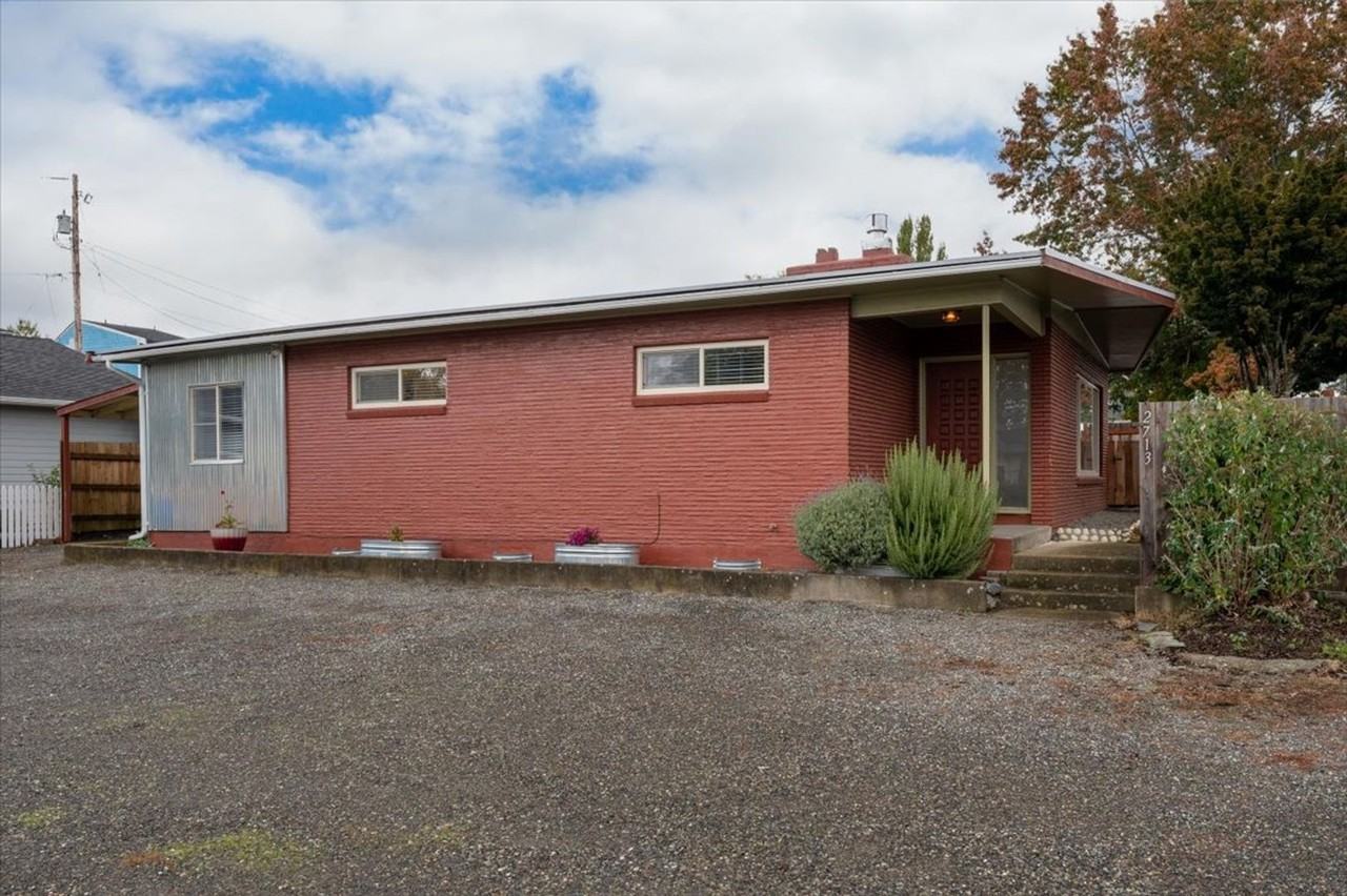 2713 Woburn St - Photo 3 of 33