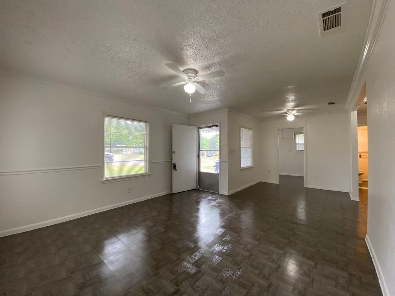 4855 Montrose Dr - Photo 3 of 14