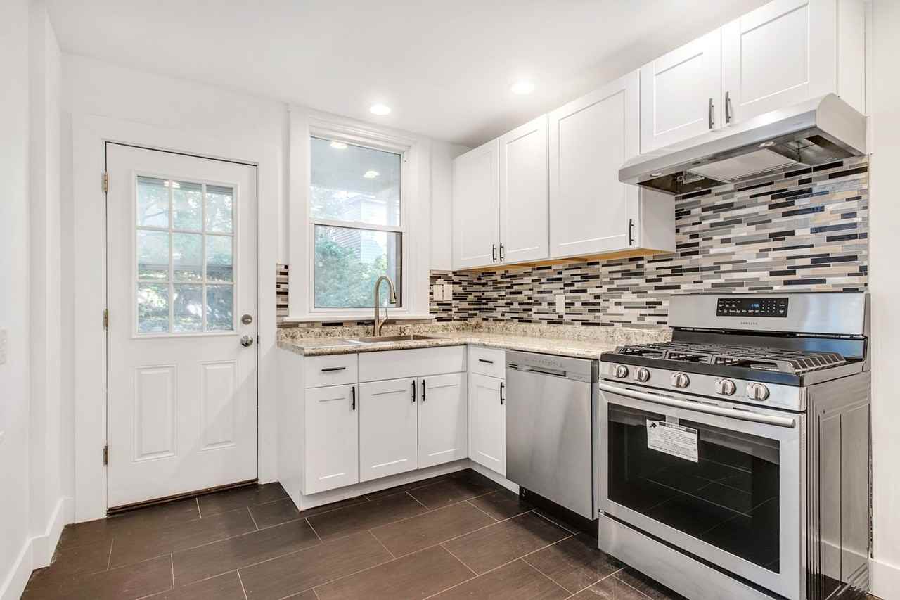 1616 Dagmar Ave - Photo 2 of 23