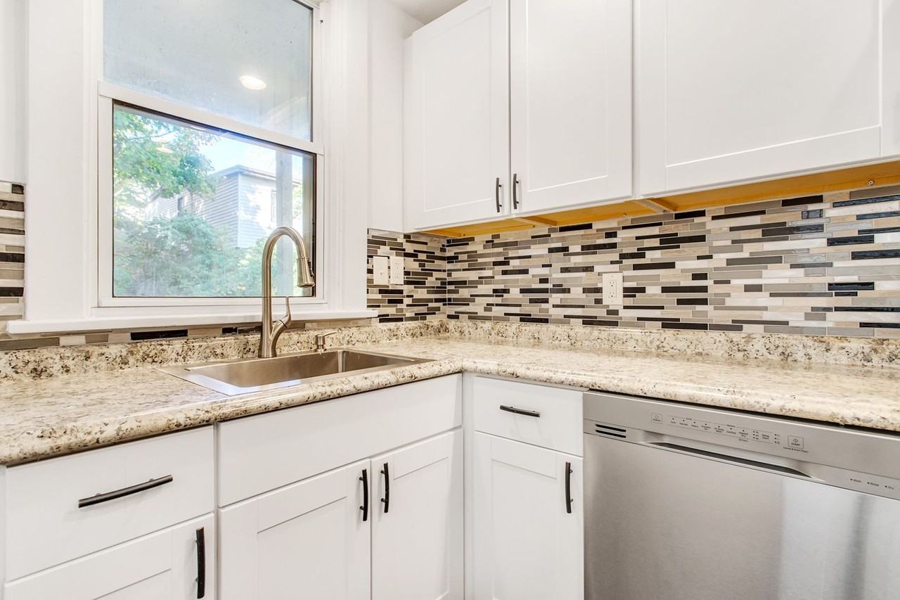 1616 Dagmar Ave - Photo 3 of 23
