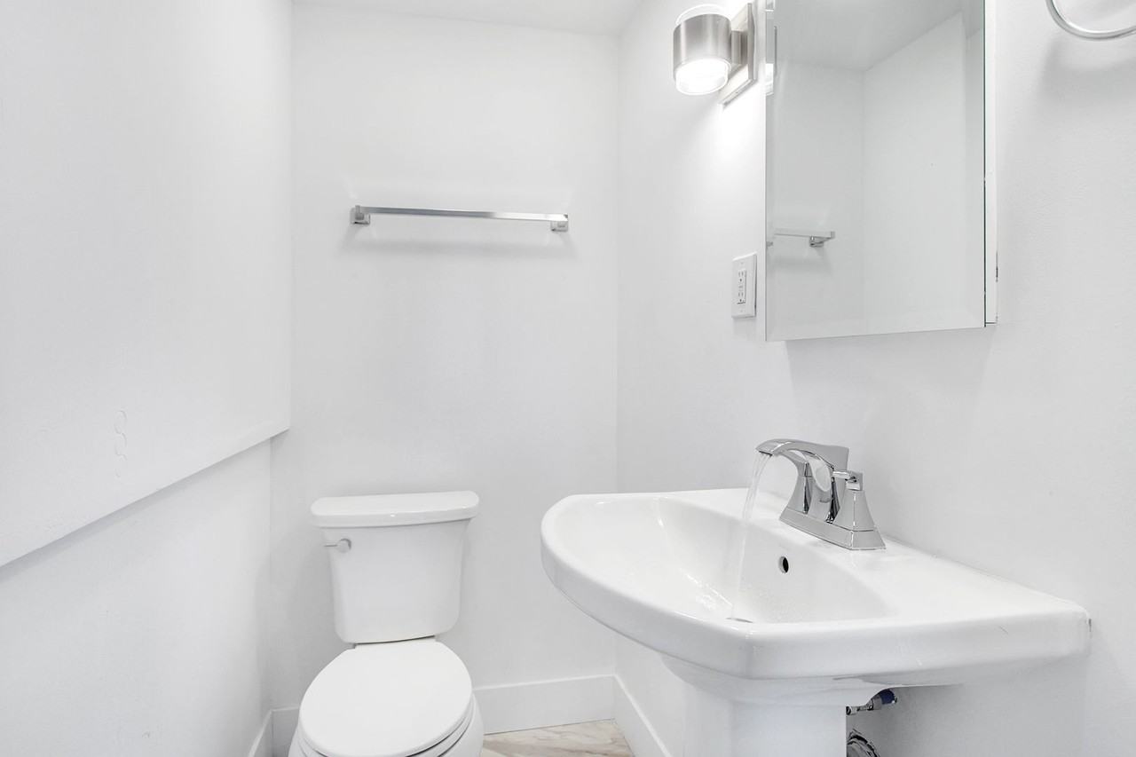 1616 Dagmar Ave - Photo 4 of 23
