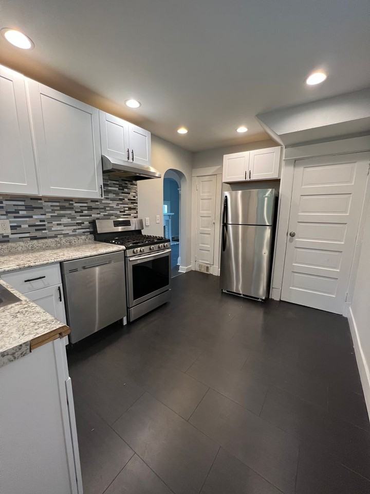 1616 Dagmar Ave - Photo 5 of 23