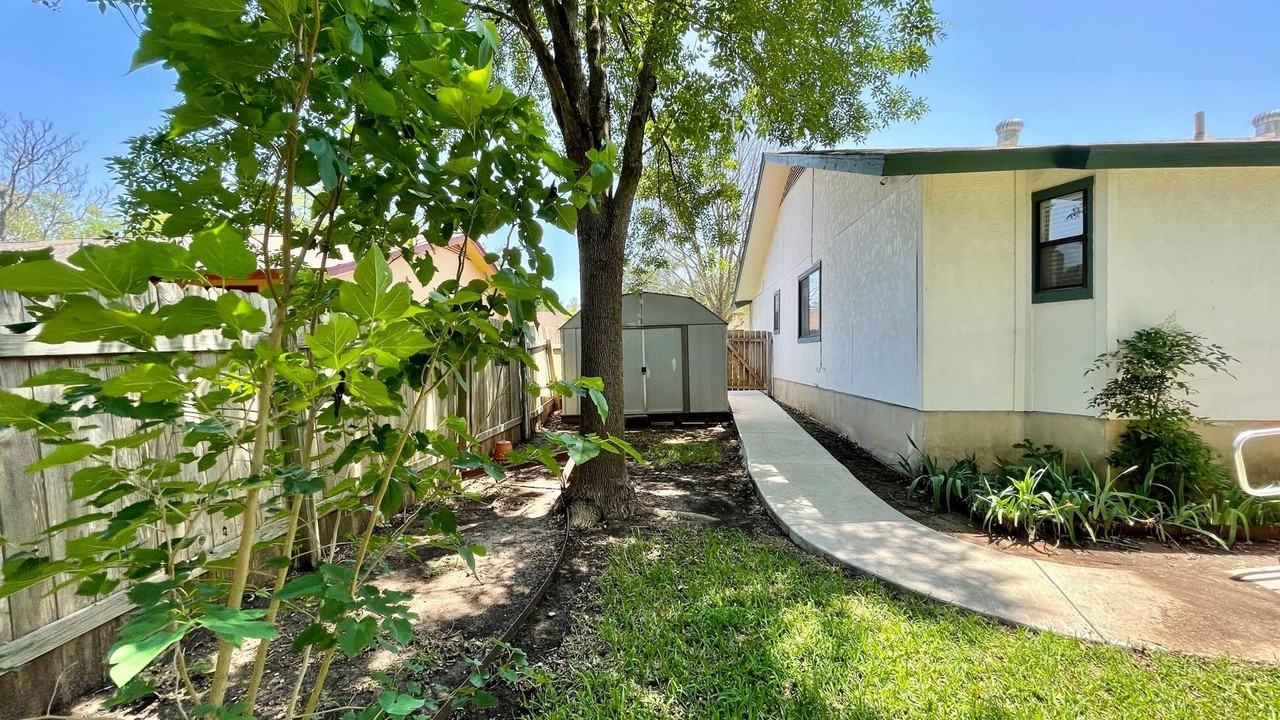 602 Windsor Rd - Photo 2 of 28