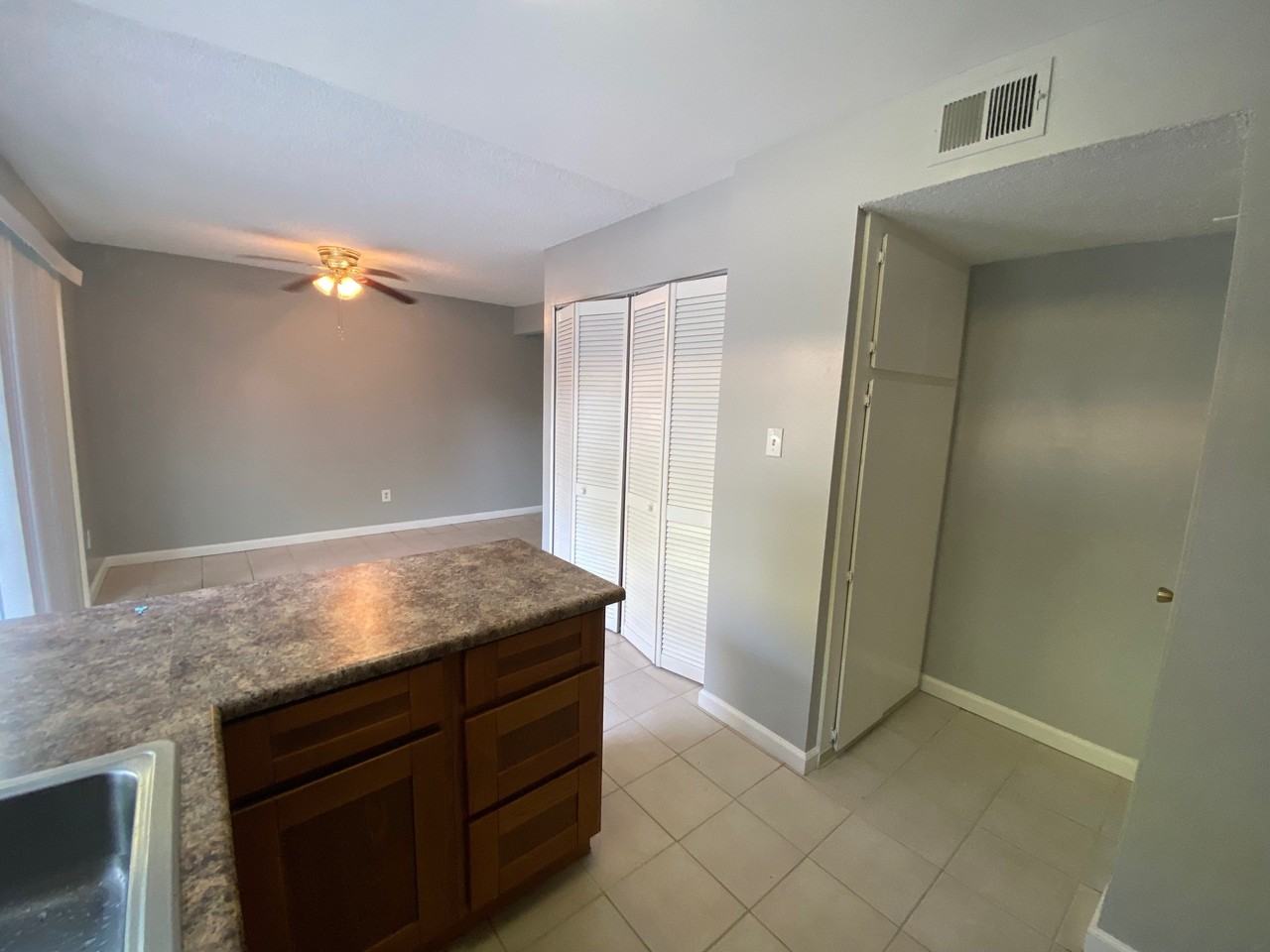 8879 Salmon Falls Dr #D - Photo 3 of 32