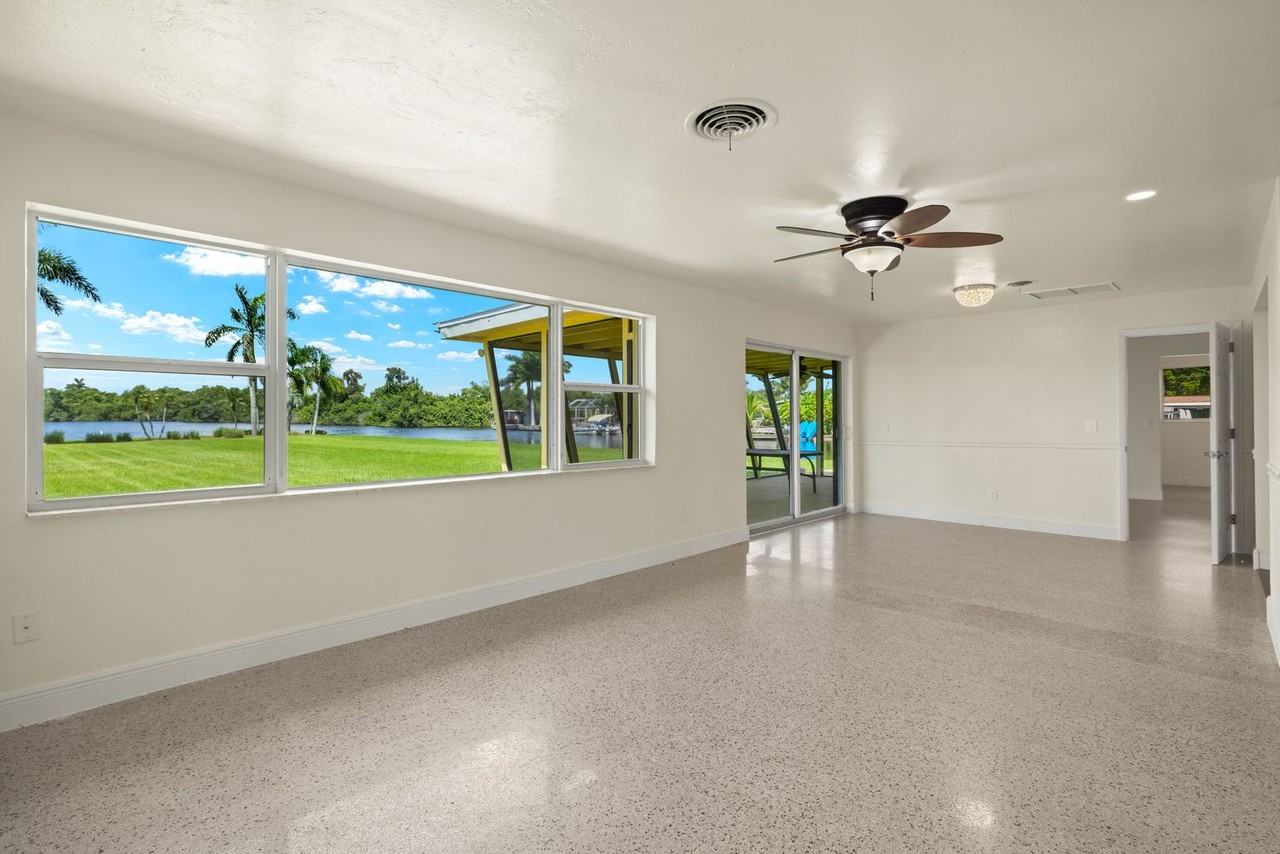 5019 E Riverside Dr - Photo 4 of 32