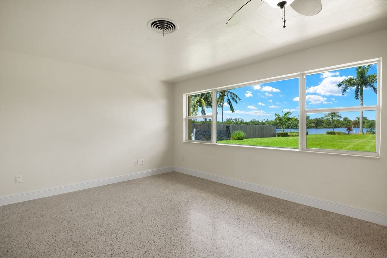 5019 E Riverside Dr - Photo 5 of 32