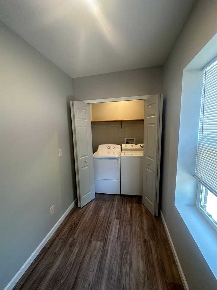 801 W Market St #D - Photo 6 of 9