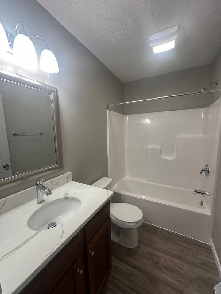 801 W Market St #D - Photo 7 of 9