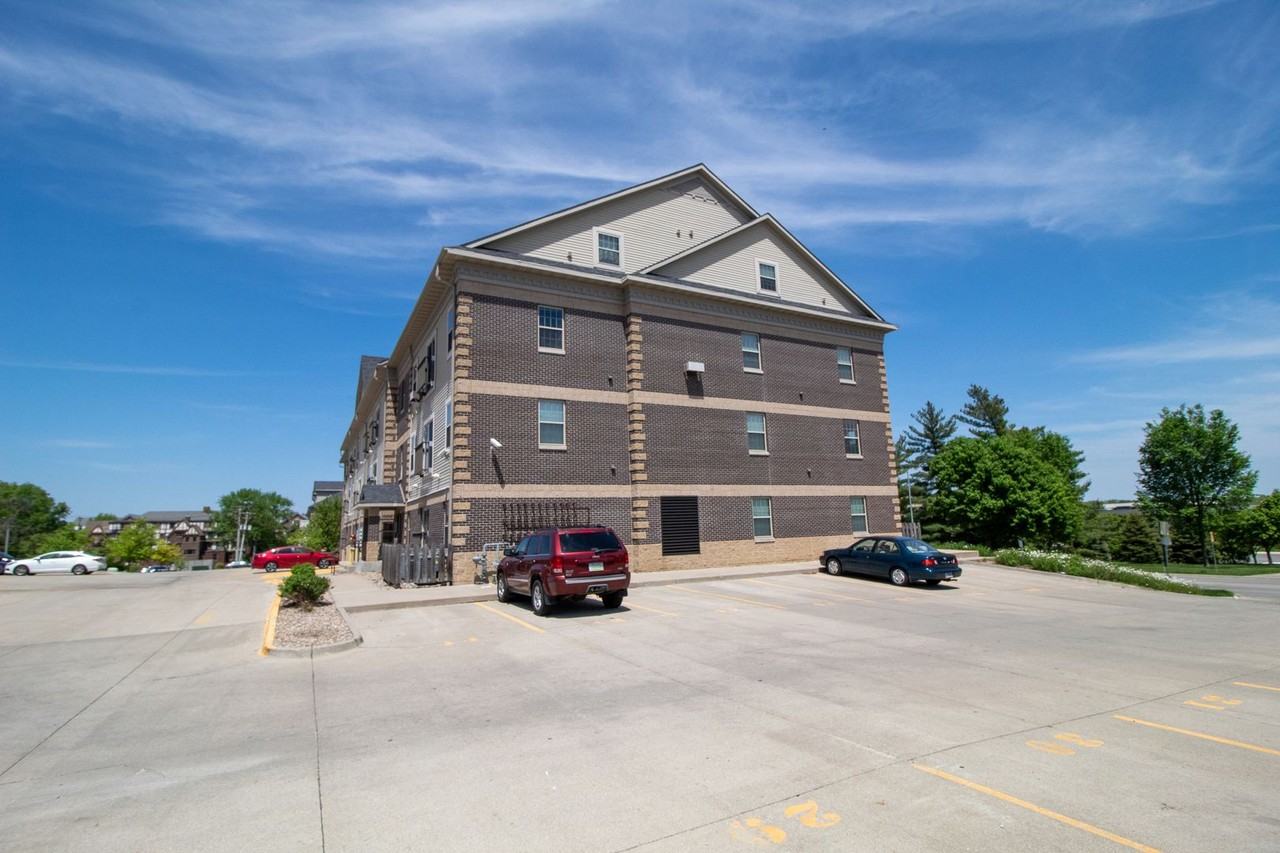 205 Beach Ave - Photo 3 of 50