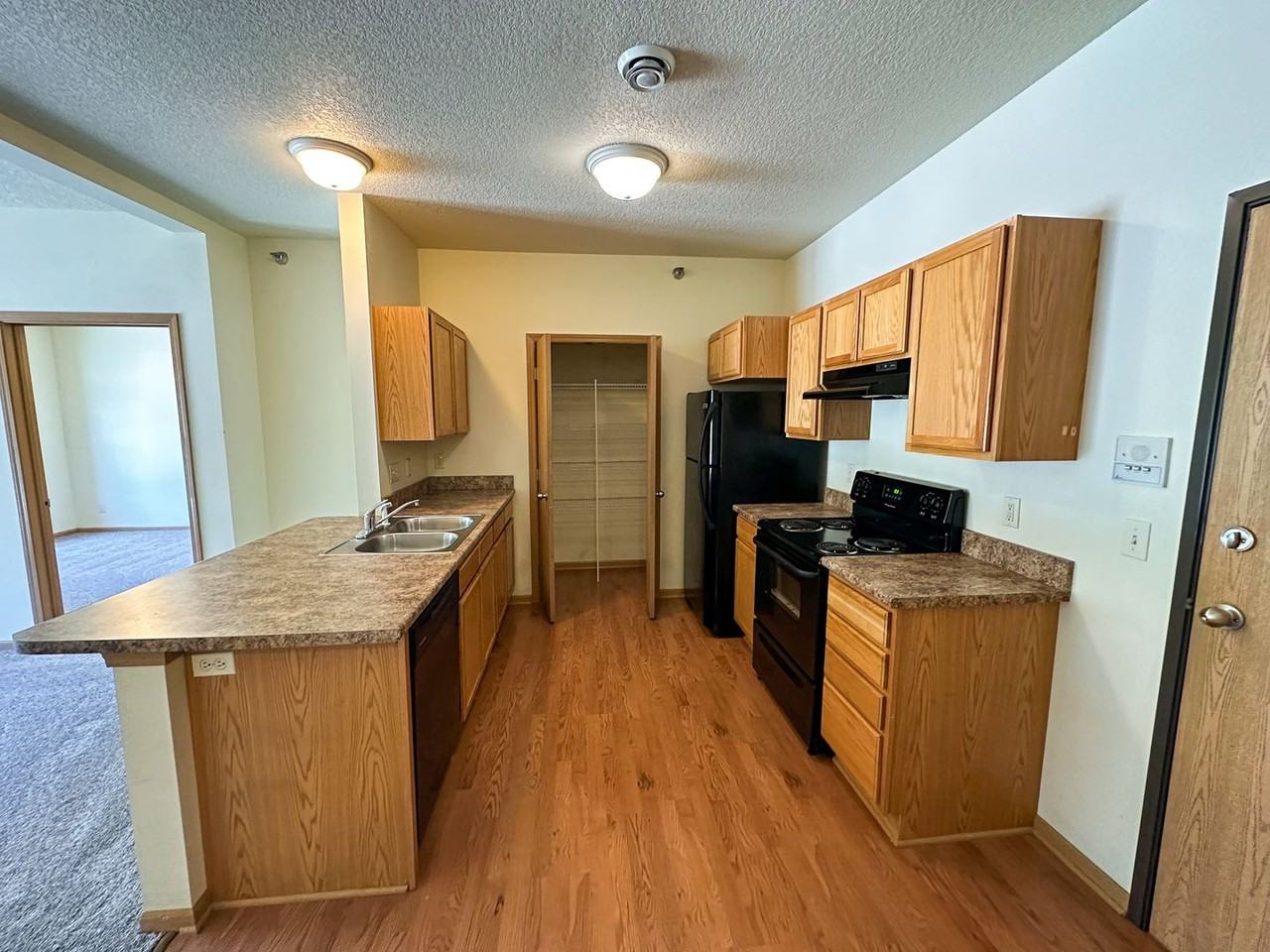 205 Beach Ave - Photo 4 of 50