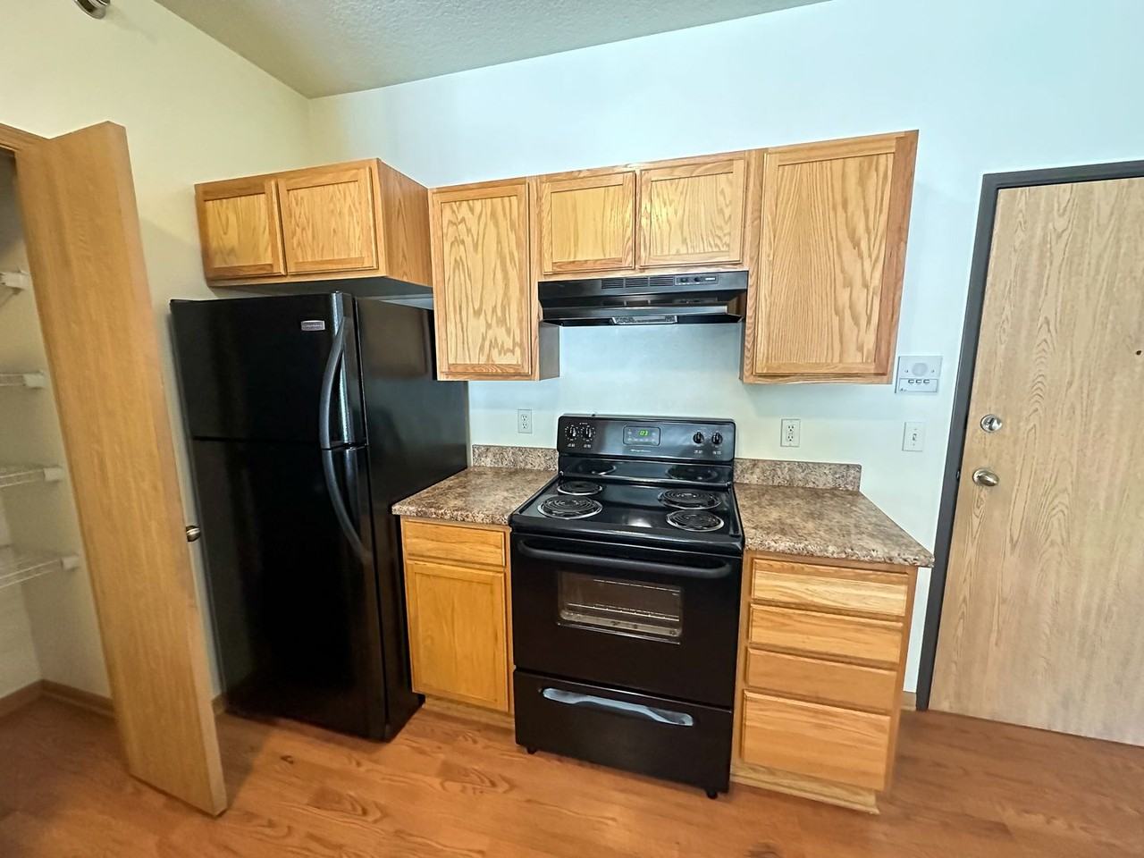 205 Beach Ave - Photo 5 of 50